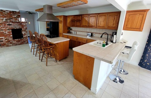 Newhall Casa | Large lot home