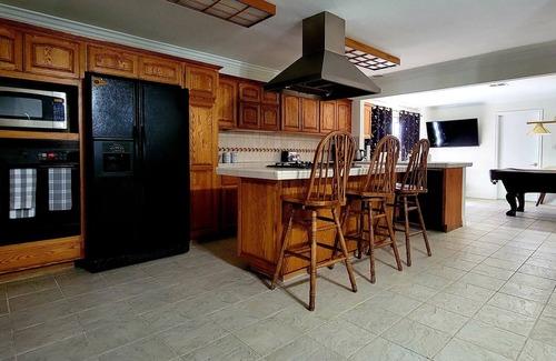 Newhall Casa | Large lot home