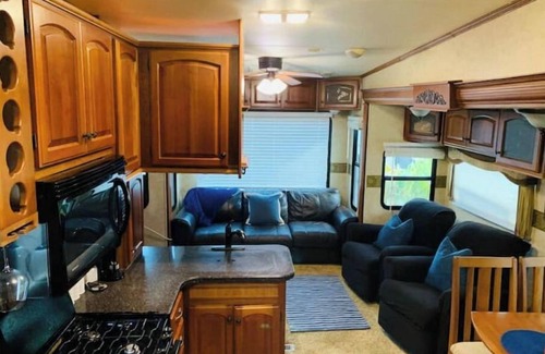 Big Pine Key Alquiler De RV | LARGE LOT & RV A Fisherman Camp