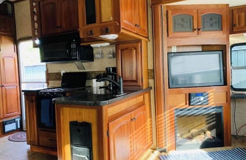 Big Pine Key Alquiler De RV | LARGE LOT & RV A Fisherman Camp