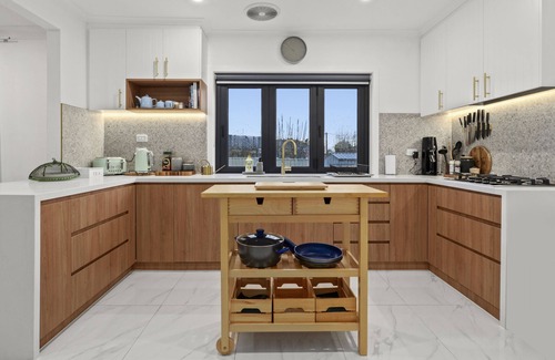 Tullamarine Casa | Large luxurious home - 5min to Airport, 16min to City