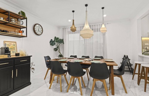 Tullamarine Casa | Large luxurious home - 5min to Airport, 16min to City