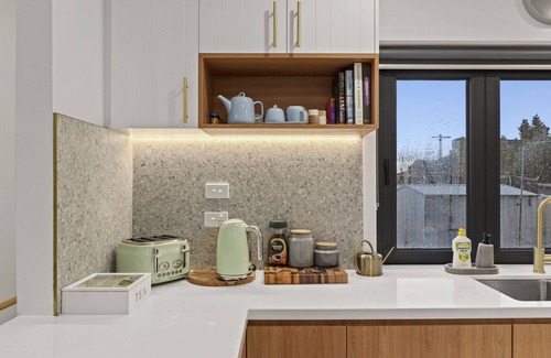 Tullamarine Casa | Large luxurious home - 5min to Airport, 16min to City