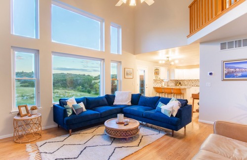 Castle Rock Casa | Large Luxurious Home Breathtaking Views w/ FirePit