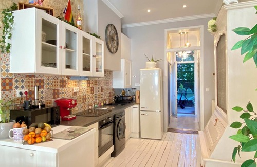 Nansouty-Saint-Genes Apartamento | Large Luxury Apartment with Jacuzzi, Terrace and Parking in Hyper Centre!