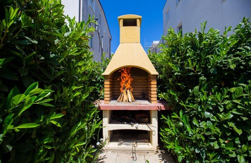 Podstrana Apartamento | Large luxury beach appartment with hot tube