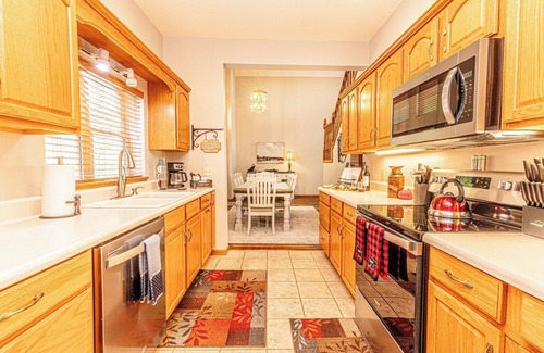 Whittier Condominio | Large, Luxury Condo in Gated Community with Mountain & Golf Course View