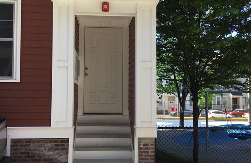 South Boston Casa | Gran condominio de lujo / Townhouse Center of South Boston con estacionamiento gratuito