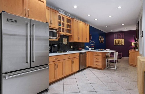 Downtown Harrisburg Casa | Large Luxury Executive Home Grand Piano +Courtyard