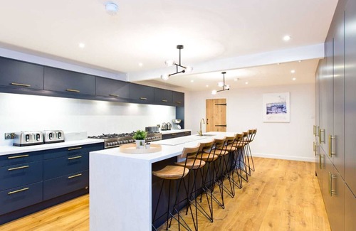 Newton Grange Casa | Large luxury farmhouse retreat situated in a rural hamlet, perfect for large gatherings of up to 50