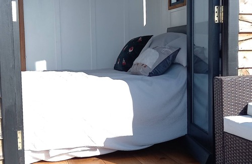 Stockton-on-Tees Cabina | Large Luxury self contained shepherd's hut with elevated deck