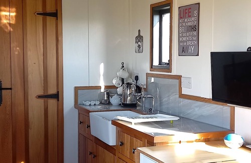 Stockton-on-Tees Cabina | Large Luxury self contained shepherd's hut with elevated deck