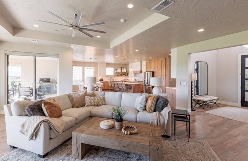 St. George Casa | Large Luxury Home with Private Pool and Hot Tub *NEW LISTING*