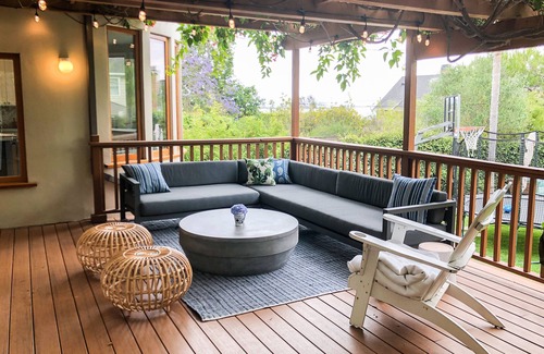 Pacific Palisades Casa | Large luxury home with heated pool. Near Palisades village, beaches and bluffs.