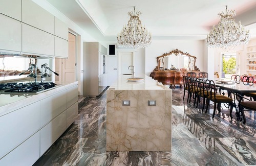 Capo d'Orlando Villa | Gran villa de lujo en Sicilia para alquilar en la costa del Tirreno y cerca de la playa, piscina, aire acondicionado, vistas al mar, Wi-Fi, a pie de la ciudad
