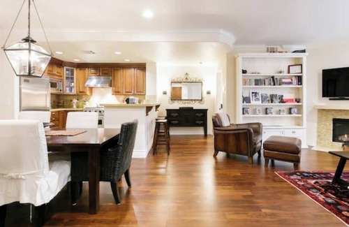Studio City Condominio | Large Luxury Tuscan Villa Style Condo + Huge Patio