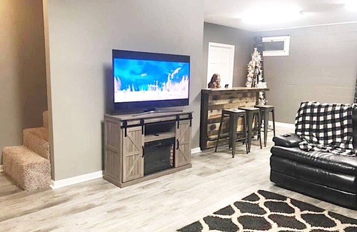 Michigan City Casa | Large Michigan City home!Pool-10 minutes to beach!