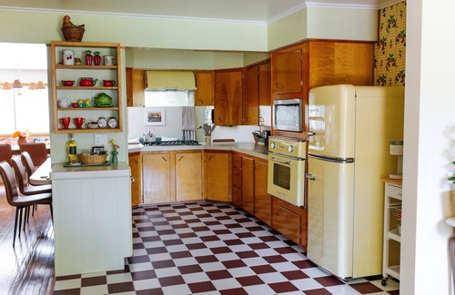 Saylorville Casa | LARGE Mid Century Home - Pool, Hot Tub, Tiki Bar, Bridal Suite, Patio, 4 Acres