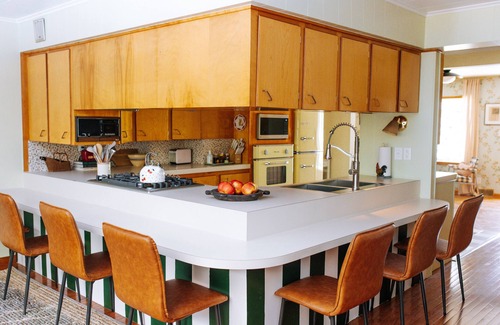 Saylorville Casa | LARGE Mid Century Home - Pool, Hot Tub, Tiki Bar, Bridal Suite, Patio, 4 Acres