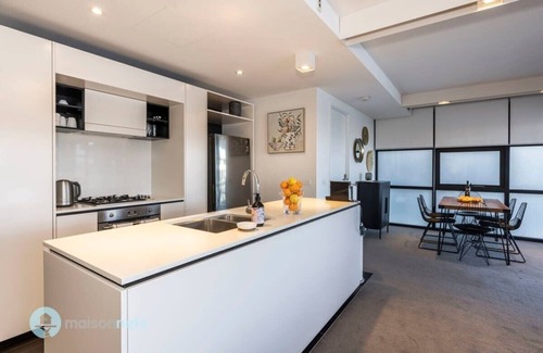 Kingston Apartamento | Large Modern 2 Bdrm Apt, Water Views, 2x Car Spots
