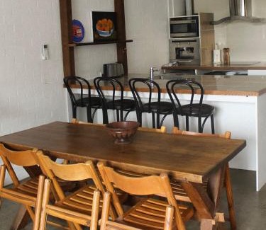 Narrabundah Apartamento | Large Modern 3BR 2 BATH Apt in Central Location for Families, Workers, Groups