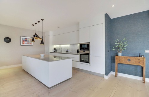 Soho Apartamento | Large Modern Designer Soho Flat with 24 Hour Concierge and Terrace