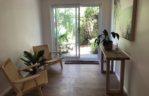 Kareela Casa | Large modern family home with views of bay and golf course. A quiet nature area
