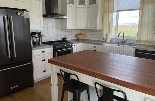 Ellensburg Casa | Large Modern Farmhouse -Country living at it's finest!