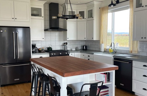 Ellensburg Casa | Large Modern Farmhouse -Country living at it's finest!