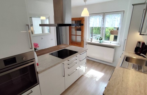 Arnsgereuth Apartamento | Large, modern furnished vacation apartment.