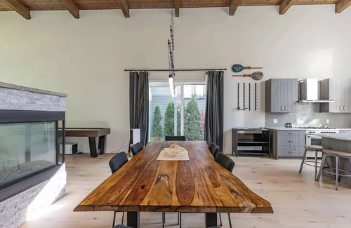 Squamish Casa | Large Modern Home in Squamish