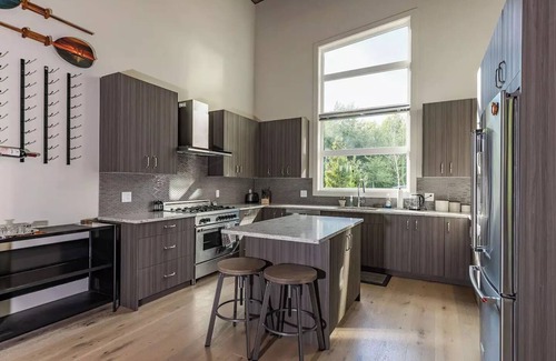Squamish Casa | Large Modern Home in Squamish