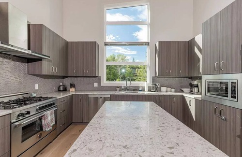 Squamish Casa | Large Modern Home in Squamish