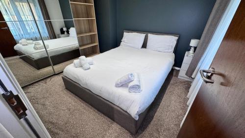 Mayesbrook Casa | Large Modern Home Near Barking Station With SuperFast 1gbps Wi-Fi & Free Parking
