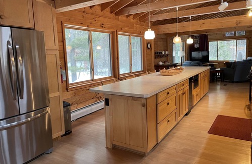 Williamsville Casa | Casa grande y moderno con gran gran sala abierta y cuatro grandes dormitorios con baños