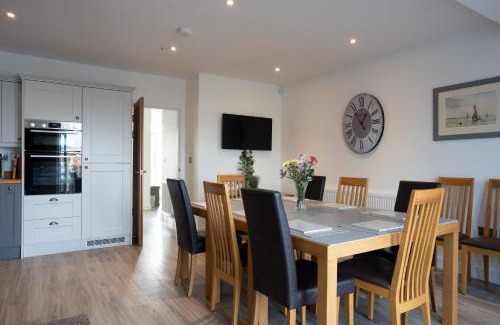 Oulton Broad Casa | Large Modern Scenic 4 Bedroom Townhouse