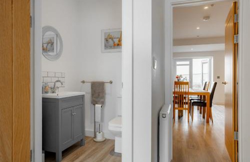 Oulton Broad Casa | Large Modern Scenic 4 Bedroom Townhouse
