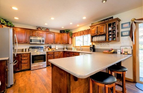 Klamath Falls Cabina | RETIRO DE MONTAÑA ~ Espacioso Y Aislado ~ En 64 Acres!