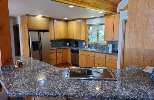 Crescent Cabina | Large Mountain Home Near Crescent, Odell & Crater Lakes. Family Reunion Home!