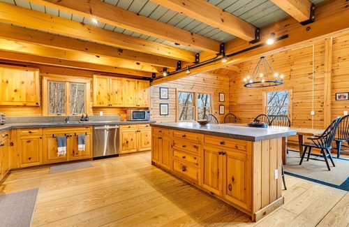 Sunday River Area Cabina | Large Mtn Cabin HotTub+GameRm Mins to Sunday River