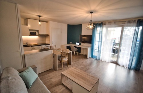 Arpajon Apartamento | ★ Large new studio with loggia near station and CH : )