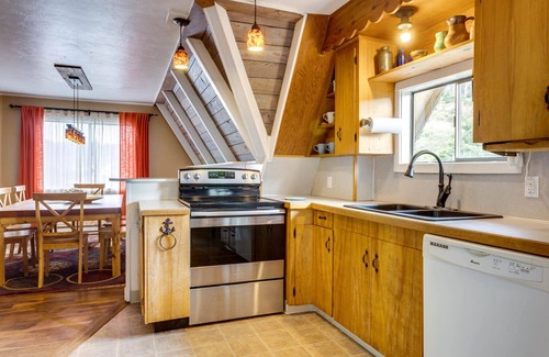 Agate Beach Casa | Large Newport Home, Close to Beach & Coastal Attractions!
