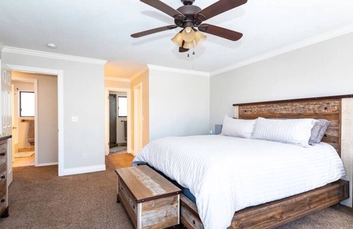 Eden Cabina | Large Nordic Valley Home w/ Private Hot Tub