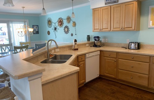 Fenwick Island Casa | Large oceanblock beach home - Short walk to beach, shops & great restaurants!
