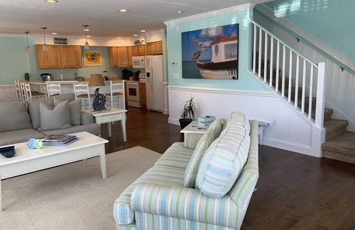 Fenwick Island Casa | Large oceanblock beach home - Short walk to beach, shops & great restaurants!