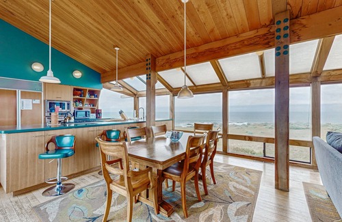 Sea Ranch Casa | Gran casa frente al mar w / bañera de hidromasaje, piscina compartida, y gran cubierta. Los perros son bienvenidos!