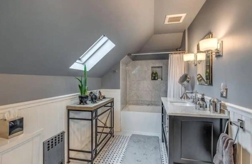 Swampscott Apartamento | Large Oceanside Apartment. Walk to the beach and many restaurants. Pet Friendly