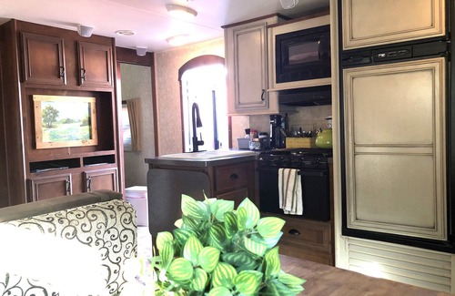 Dripping Springs Casa | Large Open Range Camper sleeps up to 4 people