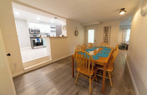 Ocean Park Apartamento | Large Outdoor Space with Saltwater Hot Tub, Fire Pit, Gardens, and Deck in OOB!