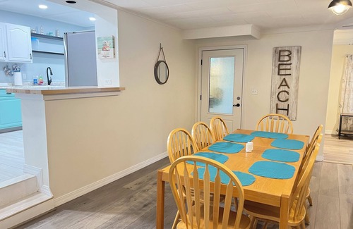 Ocean Park Apartamento | Large Outdoor Space with Saltwater Hot Tub, Fire Pit, Gardens, and Deck in OOB!
